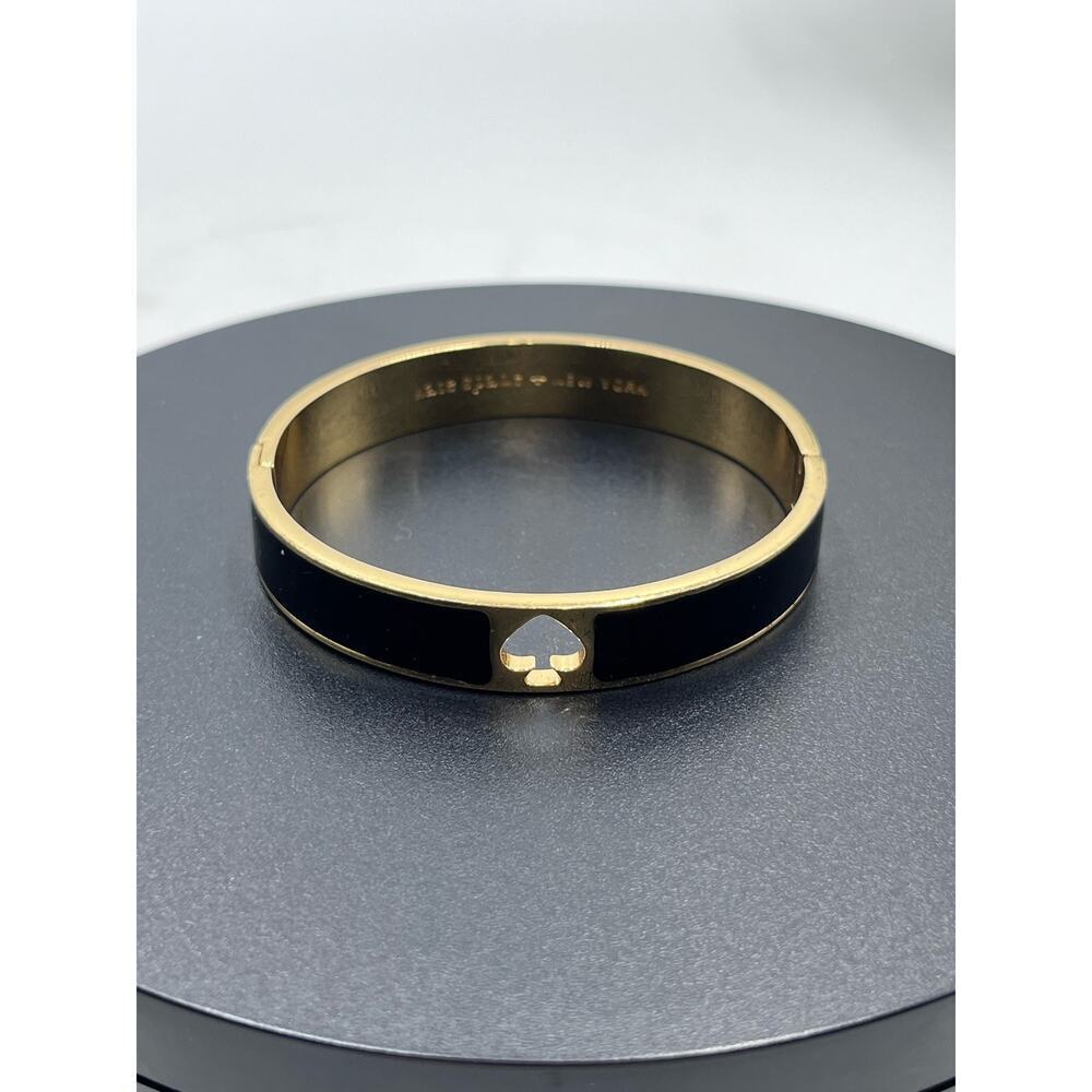 Kate Spade Hole Punch Spade Black Gold Cutout Spade Hinge Bangle - Picture 2 of 11